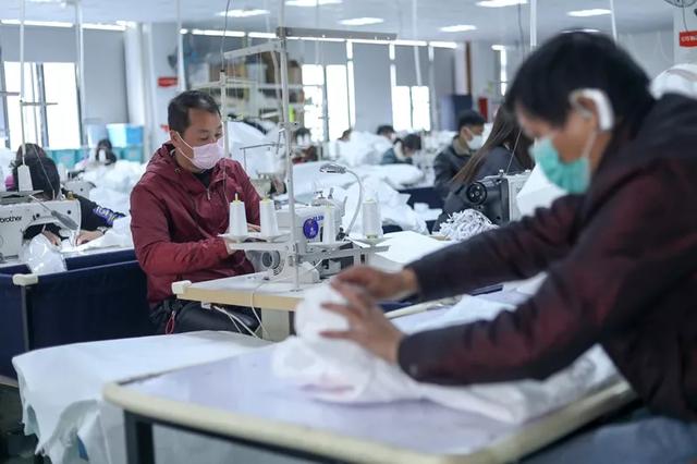 防護(hù)服緊缺？這家僅用了5天時間轉(zhuǎn)產(chǎn)防護(hù)服，日產(chǎn)量已達(dá)9000件